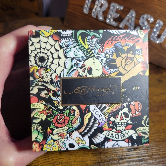 Ed Hardy mens Black Gold Gray Skull Watch - Picture 4 of 8